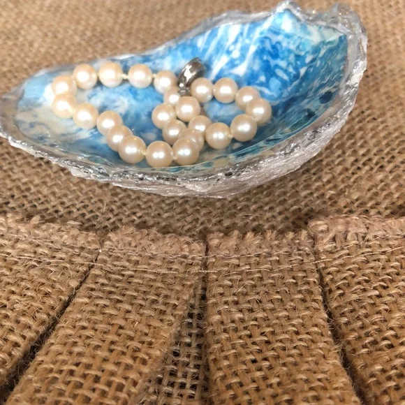Oyster Shell Ring & Trinket Dish - Picture 3 of 9